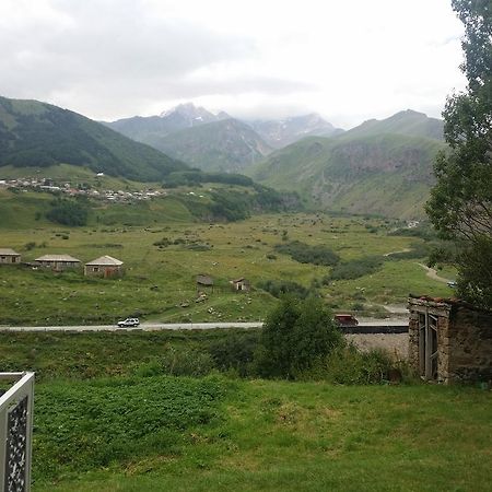 Zura'S Guesthouse Kazbegi Eksteriør bilde