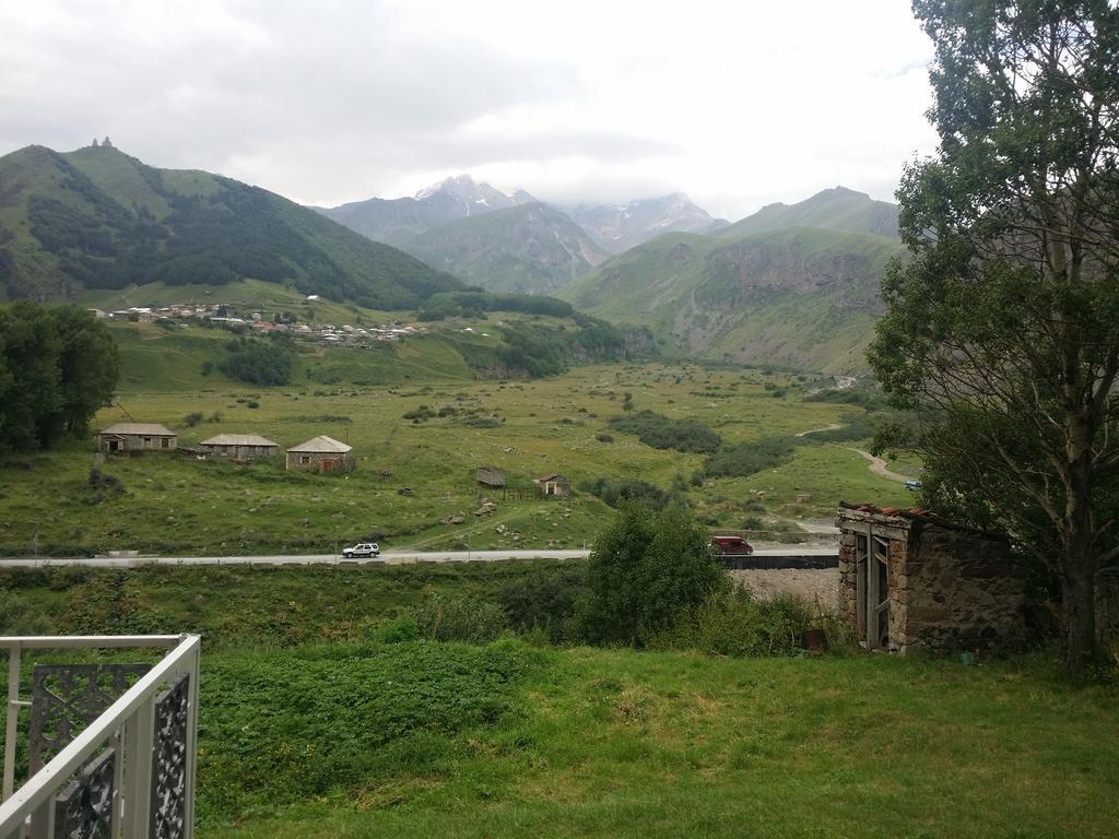 Zura'S Guesthouse Kazbegi Eksteriør bilde